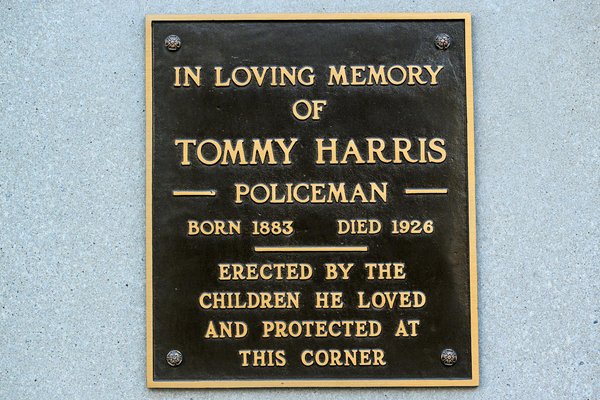 Créez une plaque funéraire moderne et personnalisée pour vos aînés