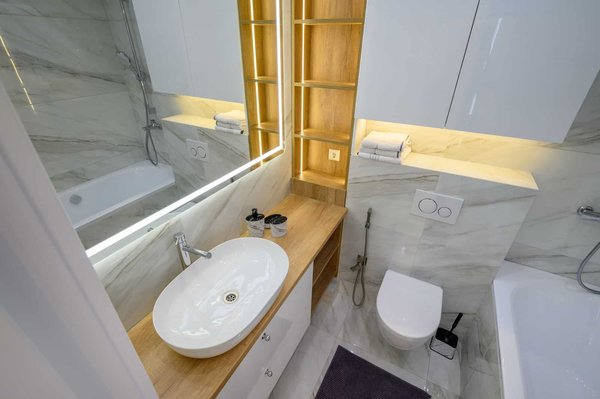 Salle de bain en marbre blanc : comment s'y prendre pour un résultat harmonieux ?